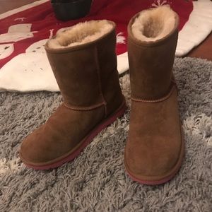 Girls Ugg Boots-Chestnut w/Pink Sole, Size 5.